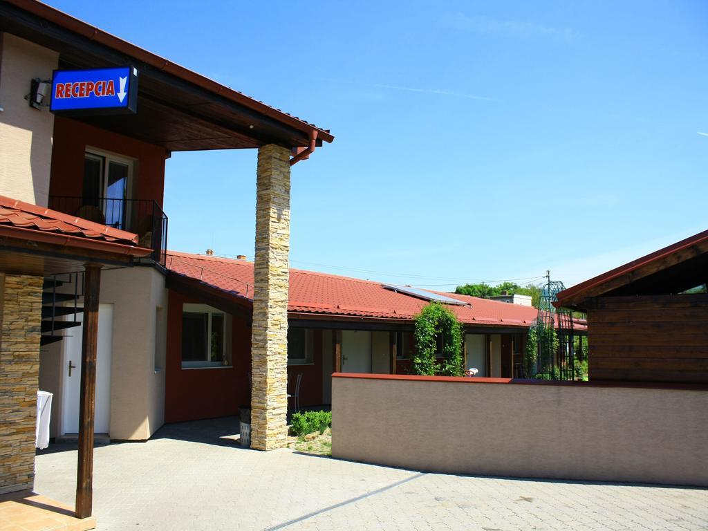 Penzion Rudolf Prievidza Extérieur photo